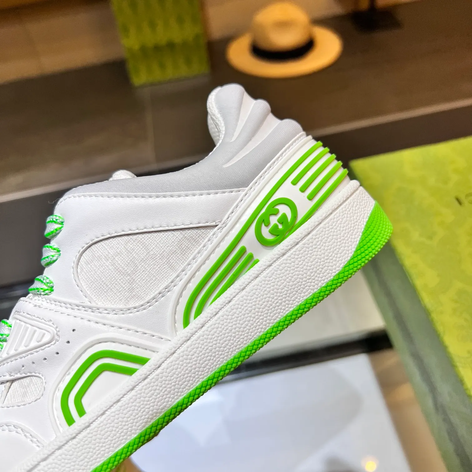 👟👟Ex-factory price 600👟👟 Men's size +10 high version, the top version of 2022 Gucci low-top sneakers! The new colors are reproduced one to one. New style for early spring, creating a perfect style💣💣💣street style🔥🔥🔥cool and trendy C-level fashionable outfit with a retro and futuristic feel🌹🌹🌹classic boot shape + British color-blocking design, super eye-catching. Various leather splicing, original reverse mold last type, imported high-end knitting needles showing exquisite texture! Open mold to customize high-density TPU outsole. 15 colors come out first. Size: Female 35-41 Male 39-46